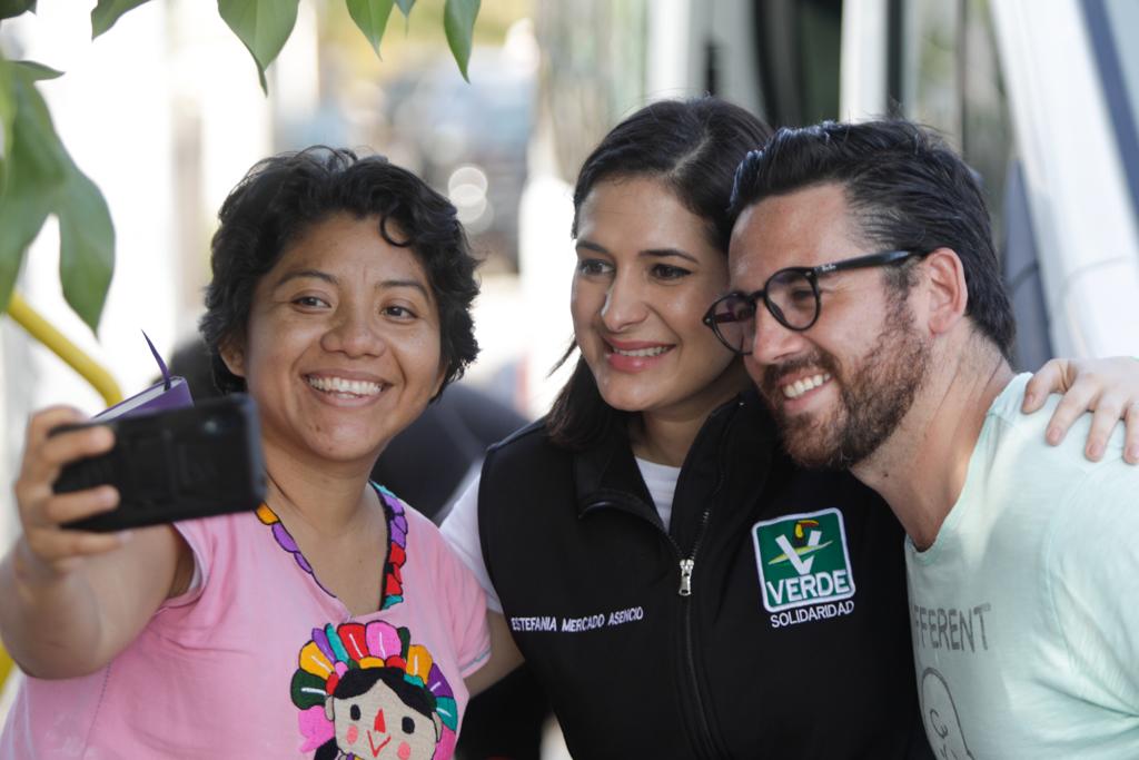 Estefanía Mercado escucha propuestas en las colonias Nicté Ha y Tumben Chilam