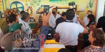 Ejidatarios se manifiestan ante dependencia estatal en demanda de obras en comunidades