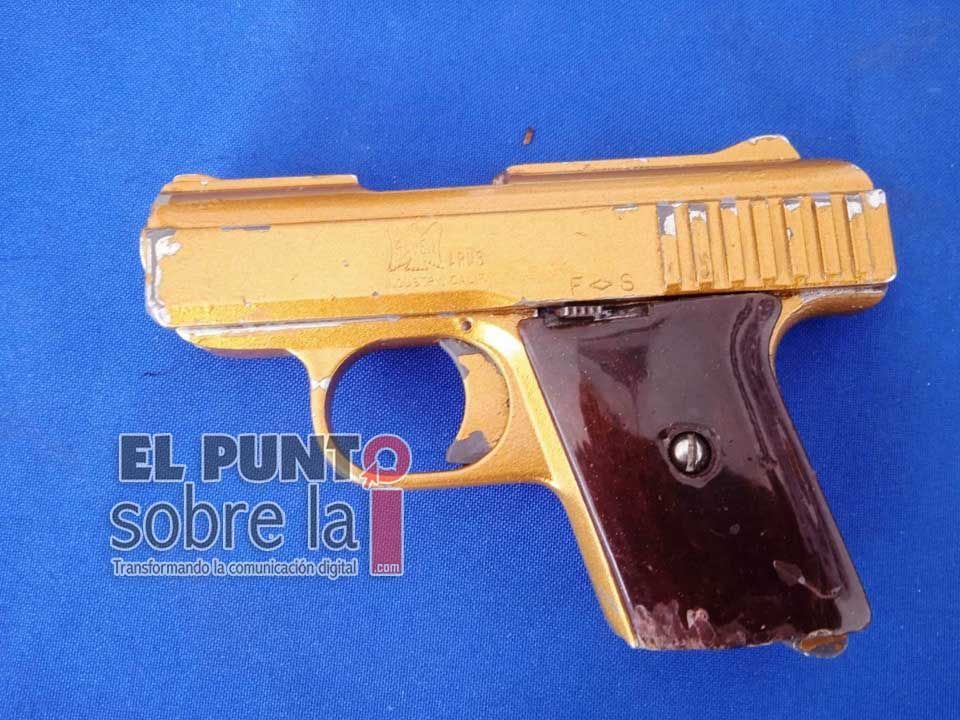Encuentra en el patio un arma, una noche después que intentan entrar a su casa