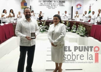 Entregan Medalla al Mérito Ciudadano para celebrar el 52 aniversario de Cancún