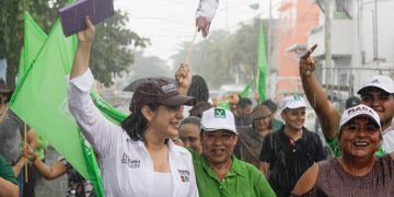 Desde el Congreso trabajaré para que los sueldos mejoren, dice Estefanía Mercado en la colonia Colosio