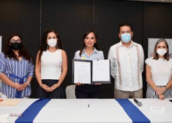 Laura Fernández firmó 10 compromisos para combatir la corrupción e impulsar la transparencia
