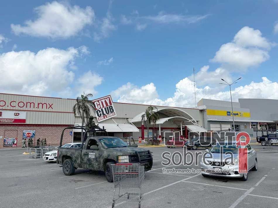 Intentan ejecutar a un hombre en importante zona comercial de Playa del Carmen