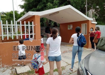Padres de familia «clausuran» jardín de niños de Chetumal, inconformes con supervisoras