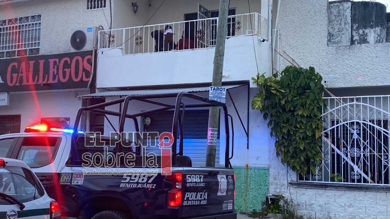 Sujetos armados balean establecimiento en Cancún antes de llevarse computadoras y dinero