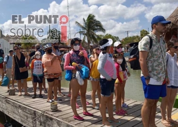 Turistas llegan por cientos a Chiquilá y a Holbox, líder de lancheros
