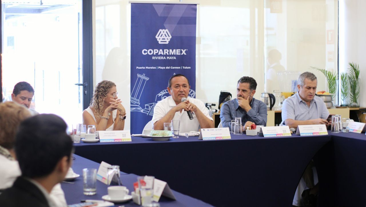 Hay que tener valor para romper esquemas dice Nivardo Mena a empresarios