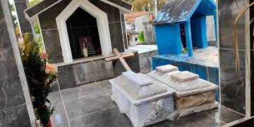 Redes muestran saturación del panteón de J. M. Morelos con ataúdes apilados sobre tumbas