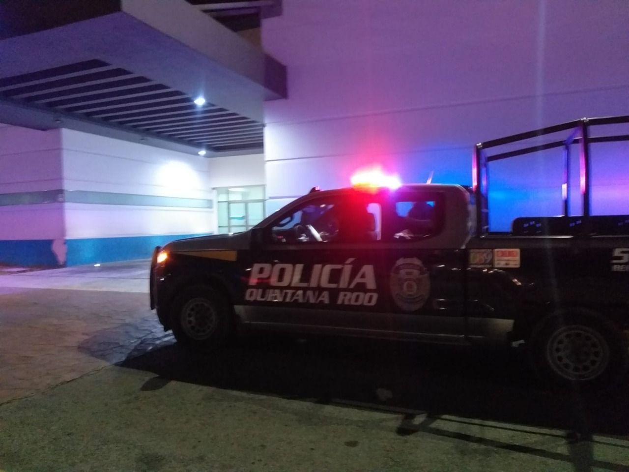 Se dispara en el abdomen de manera accidental, lo hospitalizan en Cancún