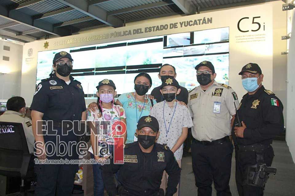 Matrimonio agradece a policía yucateca haber salvado a su hijo menor de ahogarse