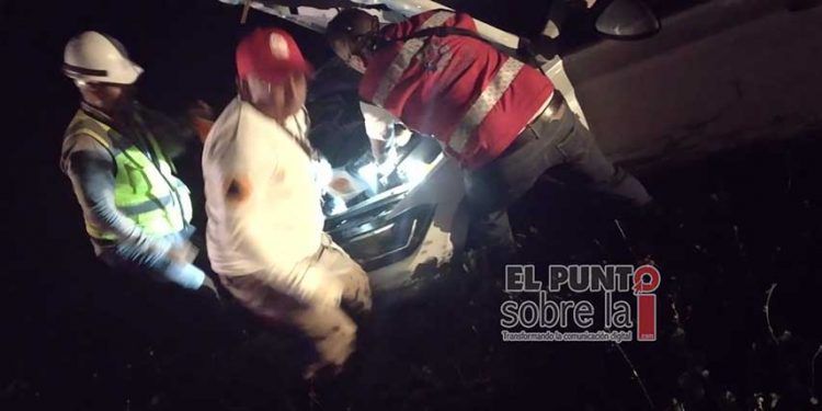 Accidente «con suerte» de dos turistas ecuatorianos en Lázaro Cárdenas