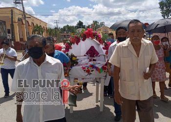 Albañiles festejan a la «Santa Cruz» en la Zona Maya de Q.Roo