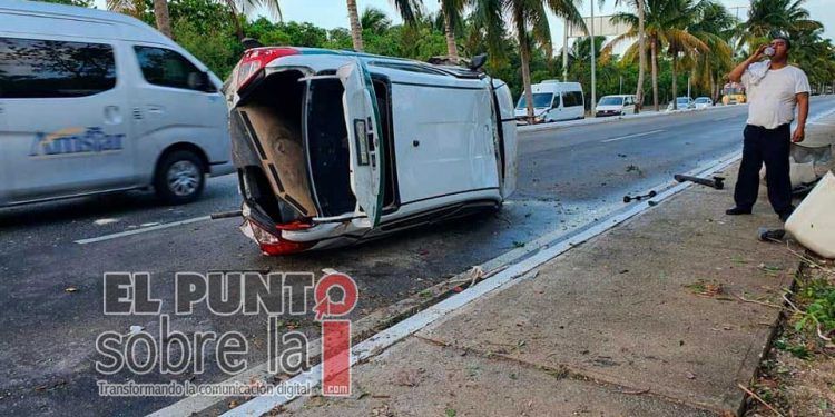 Aparatosos accidentes en el bulevar Kukulcán por exceso de velocidad