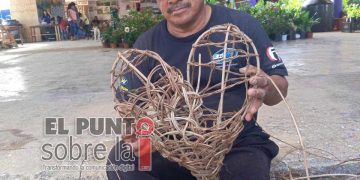 Artesanos de Lázaro Cárdenas aprenden elaboración de ornamentación oaxaqueña