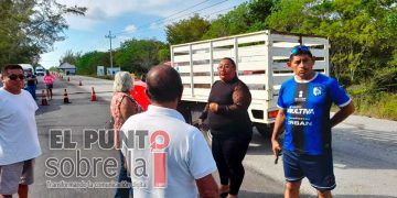 Bloqueos en Mahahual como presión para atender la crítica situación con el sargazo