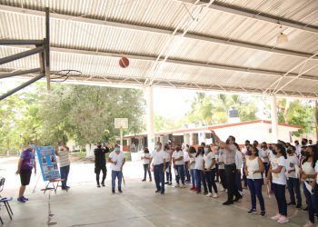 Motiva alcalde vallisoletano a jóvenes de la escuela telesecundaria Mariano Matamoros