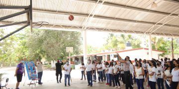 Motiva alcalde vallisoletano a jóvenes de la escuela telesecundaria Mariano Matamoros