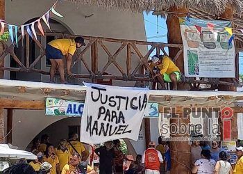 Irrumpen más de 60 taxistas en sede gubernamental de Holbox tras paliza de jaliscienses a chofer