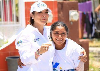 Kira Iris se compromete a regresar el Seguro Popular a las familias