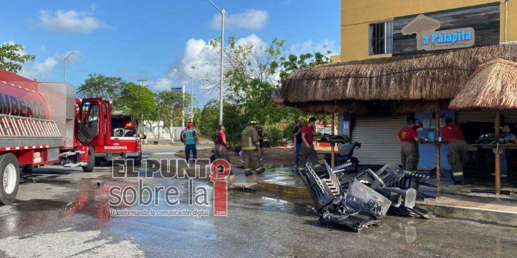 Se incendia bar en fraccionamiento al norte de Cancún, sin lesionados pero cuantiosos daños