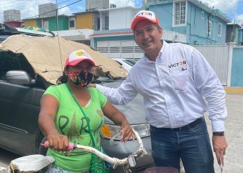 Víctor Aguilar ofrece mejorar el sistema de transporte público de Cancún