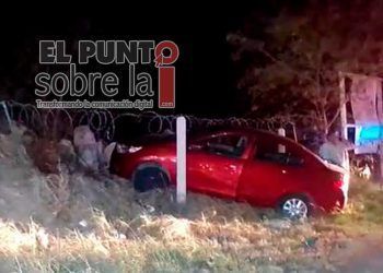 Dormita al volante y acaba impactado contra un montículo de piedras