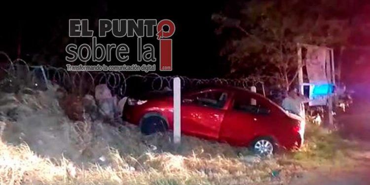 Dormita al volante y acaba impactado contra un montículo de piedras