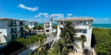 Firmas turísticas inician alianza para ofrecer hotel de lujo en Holbox
