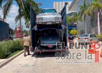 Llegan a Cancún autos antiguos participantes en el Rally Maya México 2022
