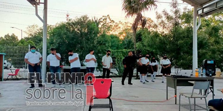 Concientizan a alumnos de bachillerato de Lázaro Cárdenas sobre prevención del delito