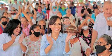 Laura Fernández incluye en su campaña a adultos mayores de Cancún
