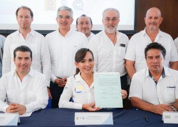 Laura Fernández firma con empresarios compromisos para mejorar Quintana Roo