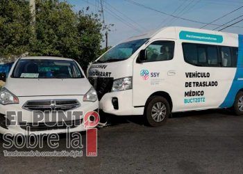 Daños de consideración al estrellarse una ambulancia de traslado