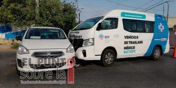 Daños de consideración al estrellarse una ambulancia de traslado
