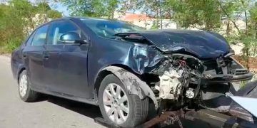 Aparatosa colisión por no respetar el alto deja a dos mujeres lesionadas