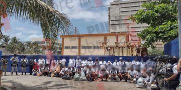 Redada en la zona hotelera de Cancún termina con 51 vendedores ambulantes detenidos