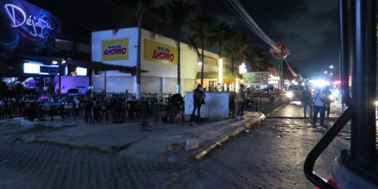 Doble ataque a bares de Cancún deja saldo de dos muertos y por lo menos 12 heridos
