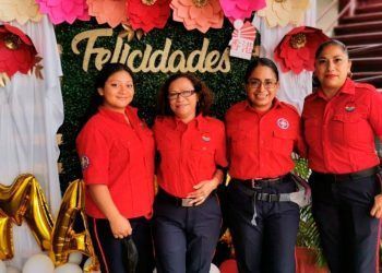 Ayuntamiento de Benito Juárez festeja y reconoce a madres del Cuerpo de Bomberos