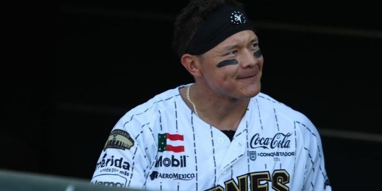 El melenudo José Juan Aguilar seguirá hospitalizado tras el pelotazo en la cabeza