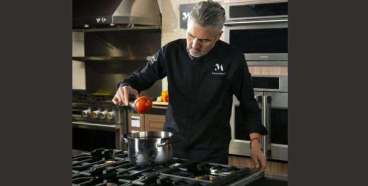 La cocina, más allá de un simple espacio dentro de casa: la visión del Chef Mikel Alonso, embajador de Monogram