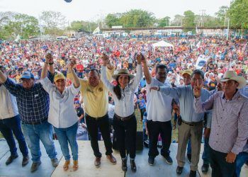 El sector agropecuario se reunió en Carlos A. Madrazo para respaldar la candidatura de Laura Fernández
