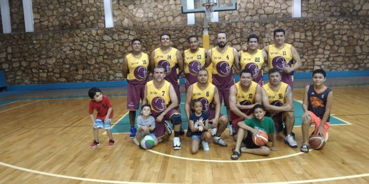 Uro-Team continua con su dominio en la Liga de Basquetbol de Veteranos