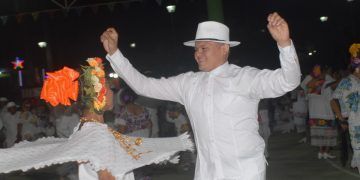 Irrumpe vaquería por vez primera desde 2019 en fiesta patronal de Lázaro Cárdenas