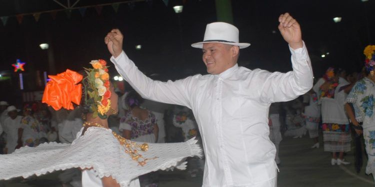 Irrumpe vaquería por vez primera desde 2019 en fiesta patronal de Lázaro Cárdenas