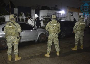 Aseguran droga y detienen a tres personas, en céntrica zona de Cancún