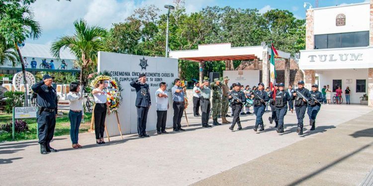 Ayuntamiento de Tulum rinde honores a policías caídos en el cumplimiento del deber
