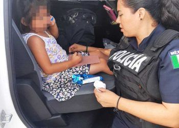 Bajo protección menor de 4 años que caminaba sola en fraccionamiento de Playa del Carmen