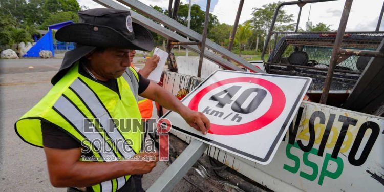 Ayuntamiento de Carrillo Puerto instala señalética en vías urbanas para disminuir accidentes