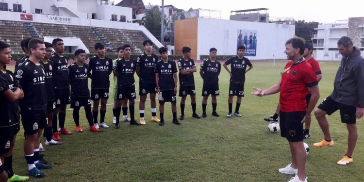 Jugadores del Inter Playa del Carmen, dirigidos por Cristante, técnico de Ciudad Juárez