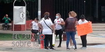 Locatarios de Chetumal se manifiestan frente al Ayuntamiento por controversia de sus locales
